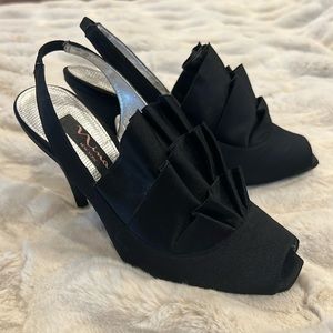 NINA AXELLE BLACK LUSTER SATIN RUFFLE HEELS Size 6 GORGEOUS ‼️
